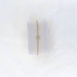 Bracelet doré avec croix blanche