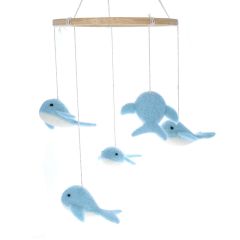 mobile-feutre-baleines-bleues